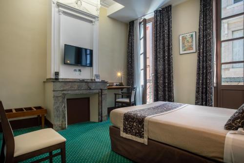 Double Room image 9