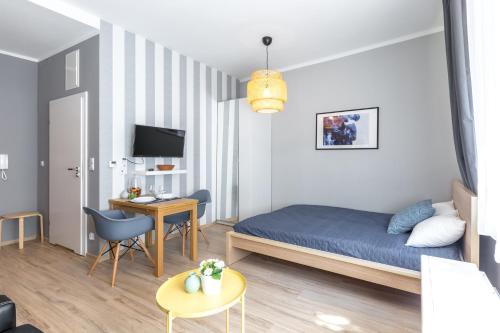 1 queen bed, 1 sofa bed