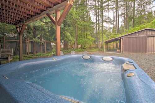 Packwood A-Frame with Hot Tub, By Mt Rainier!