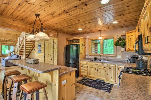 Stunning Crosslake Cabin with Deck and Lake Views! in Cross Lake, USA