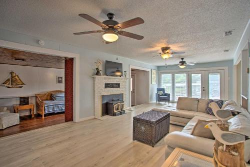 . Possum Kingdom Lakefront Home w/ Patio & Dock!
