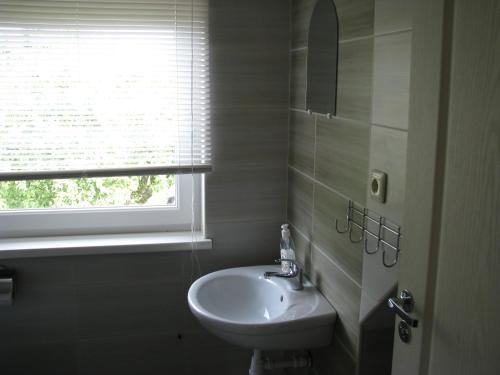 2 bedrooms, 5 beds