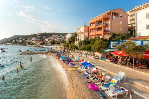  Gabrijela apartments - Beachfront in 20356 Komarna