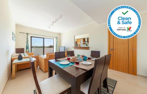 B55 - Sunset Holiday Apartment