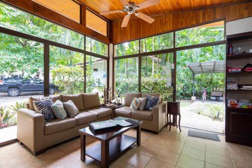 ショップ, Pumilio Mountain & Ocean Hotel in ハコ