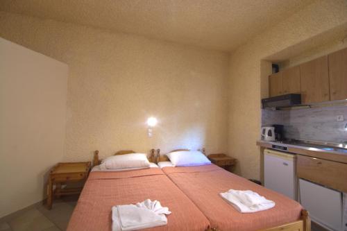 2 twin beds