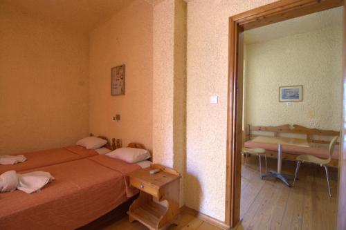 2 bedrooms, 3 beds