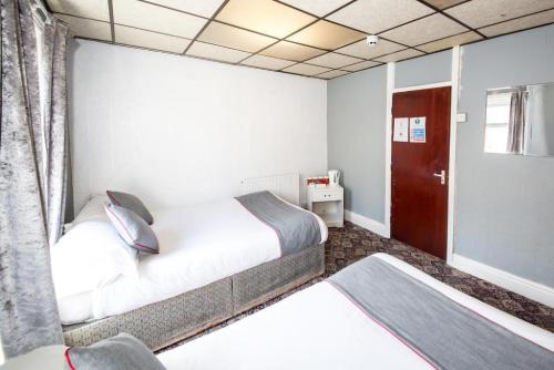 MyRoomz Silver Strand Hotel Room Type - Family Room with Private Bathroom