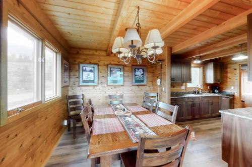 Overlook Lodge - main image