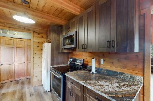 Overlook Lodge - image 2