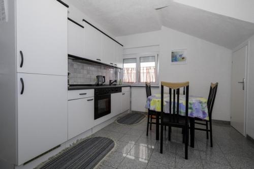 Apartment with Terrace room in Apartment in Lopar with Terrace Air conditioning Wi-Fi Dishwasher (4612-2)