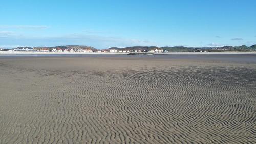 Bryn Derwen with Private Car Park - image 3