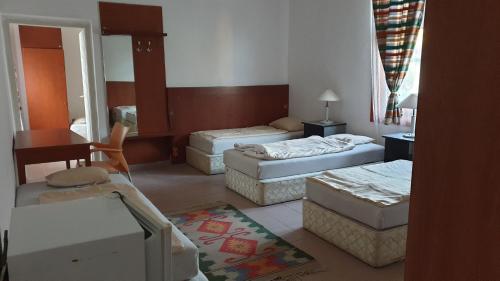 9 twin beds