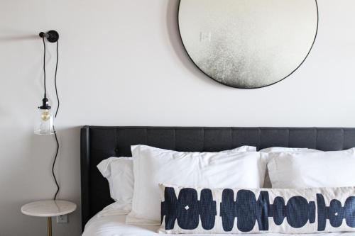 1 king bed, 1 sofa bed