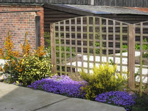 Colston Hall Cottages - image 2