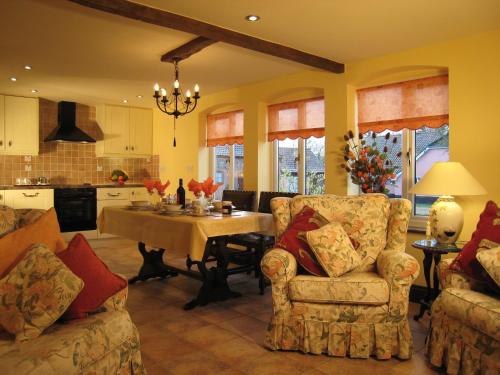 Colston Hall Cottages - image 5