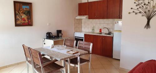 Palairos: Rose Garden experience (A/C, Wi-Fi, BBQ)