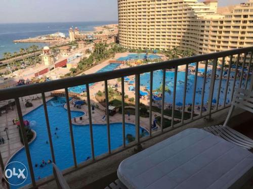 بورتو السخنة الأهرامات عائلات فقط
