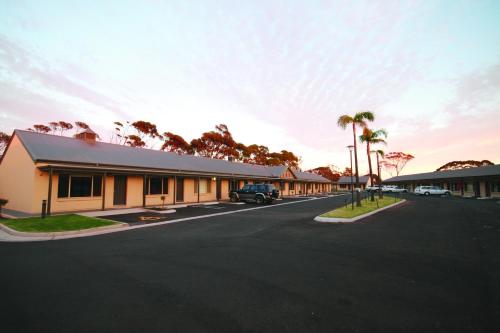 Sundowner Motel Hotel