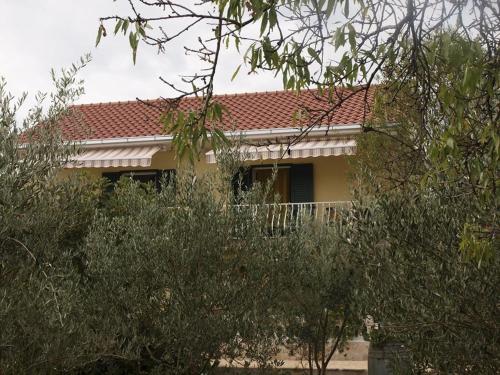 Apartment in Slatine with Terrace, Air conditioning, WIFI, Washing machine (4784-3)
