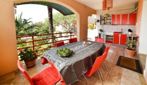  Apartment in Pakoštane with sea view, terrace, air conditioning, Wi-Fi (3476-3), Ferienwohnung in Pakoštane