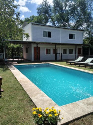 Peldbaseins, Cabañas El Nogal (Cabanas El Nogal) in Anisacate