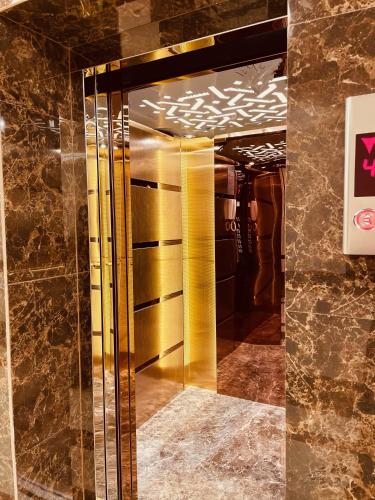 Quartz Executive Quartz Executive