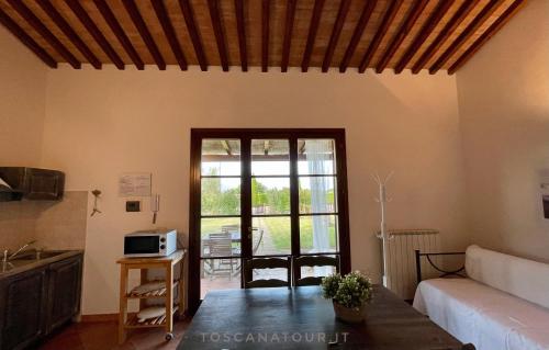 Small cottage with aircon, private terrace and garden - 2000m from the beach by ToscanaTour