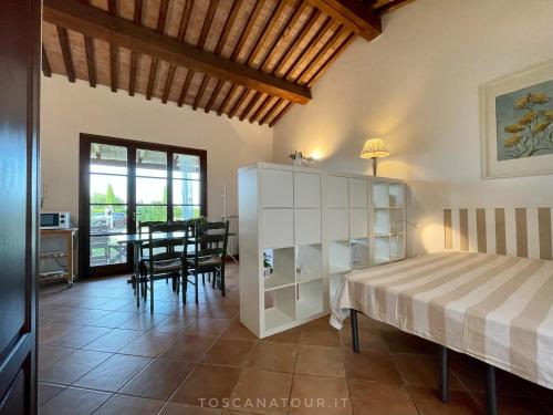 Small cottage with aircon, private terrace and garden - 2000m from the beach by ToscanaTour