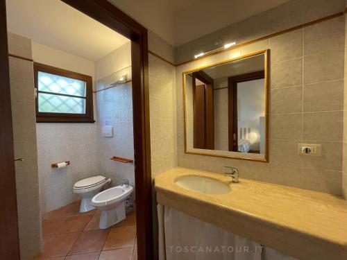 Small cottage with aircon, private terrace and garden - 2000m from the beach by ToscanaTour