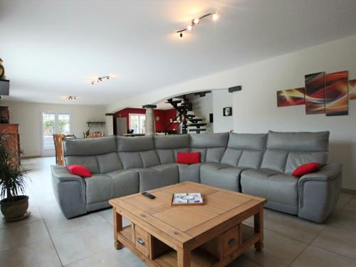 Gîte Ahaxe-Alciette-Bascassan-Ahaxe, 6 pièces, 11 personnes - FR-1-384-788 gîte à louer Saint-Jean-le-Vieux