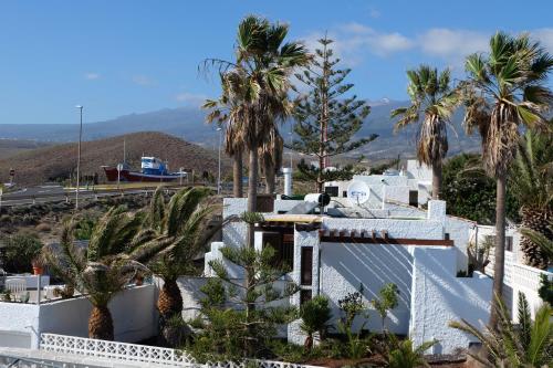 Nice little house with pool, seaview big sunterrace for 4 pers.