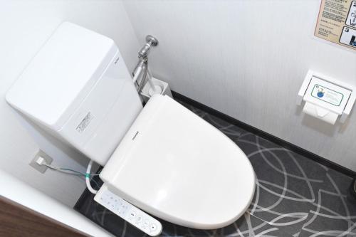 Standard Twin Room image 7