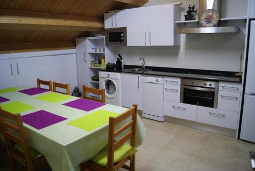virtuve, Hostal Peñacárdena (Hostal Penacardena) in Igea