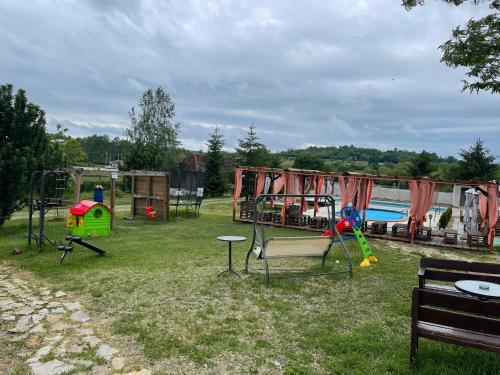 Holiday Home Rodjak sa sela Holiday Home Rodjak sa sela