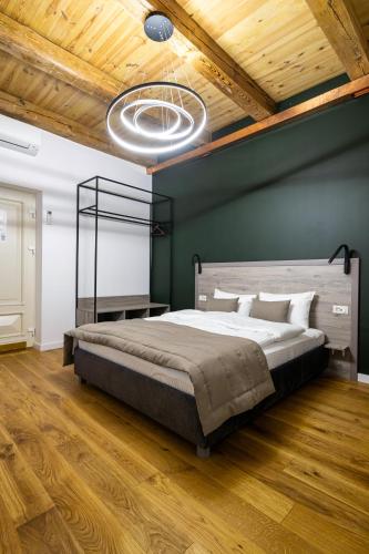 Double Room image 10
