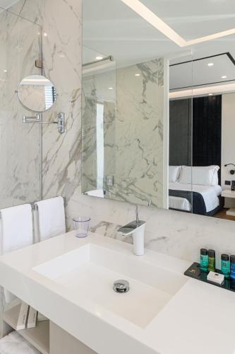303615423 Miamar Luxury Hotel & Spa