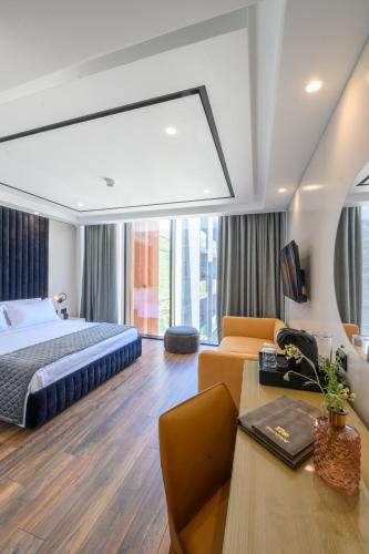 303619087 Miamar Luxury Hotel & Spa