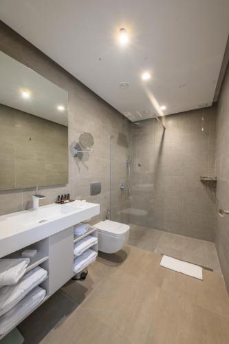 303619111 Miamar Luxury Hotel & Spa