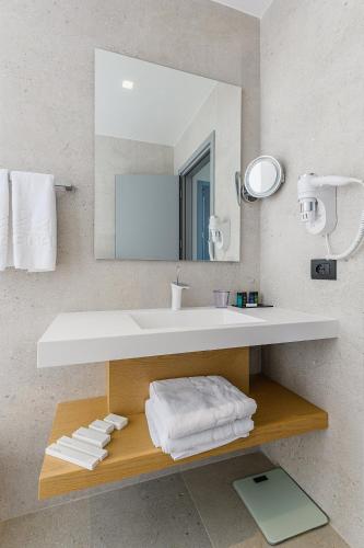 303621400 Miamar Luxury Hotel & Spa