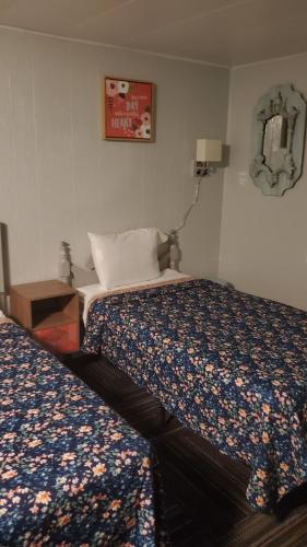 Sage Motel - image 7