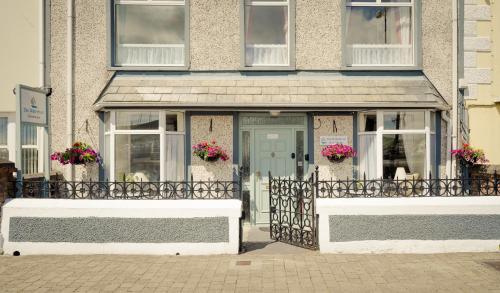 Buitenkant, The Waterfront in Dingle