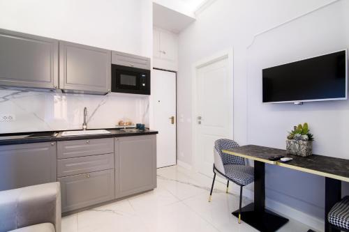 Rome Deluxe Apartments 2