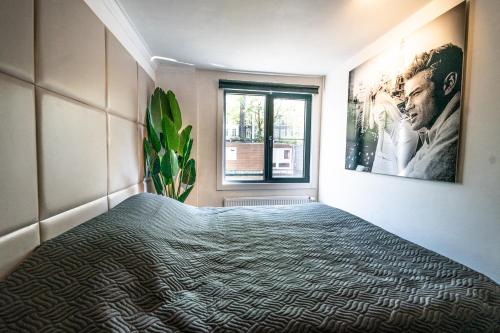 Amsterdam-Houseboat-Amstel, Amsterdam (photo 8)
