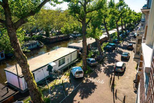 Amsterdam-Houseboat-Amstel