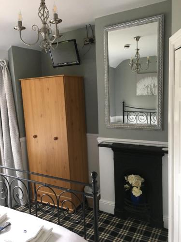 Twin Oaks Guest House