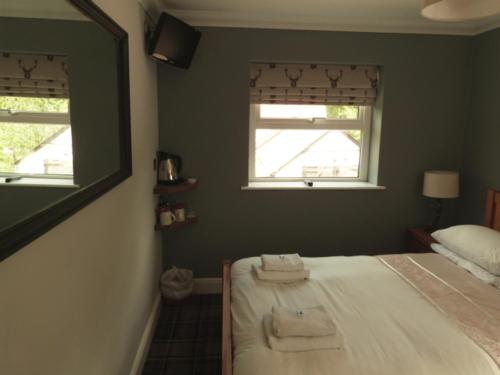 Twin Oaks Guest House