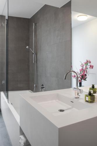 AMANO HOME Apartments - image 9