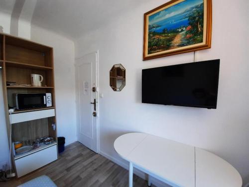 CHAMBRES Climatisées Confort,WIFI, GARE TGV,parking,pt dejeuner