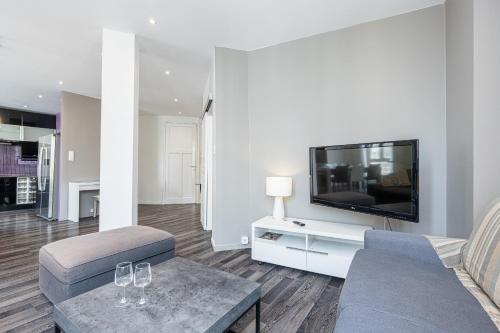 Large 2 Bdrs apartment Down Town - AC